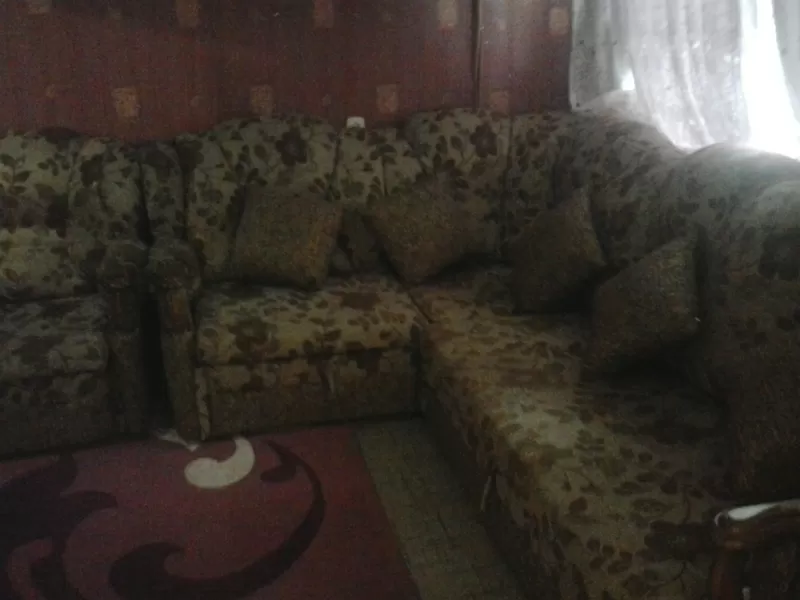 продам угловой диван + кресло-кровать в хорошем состоянии.цена без тор